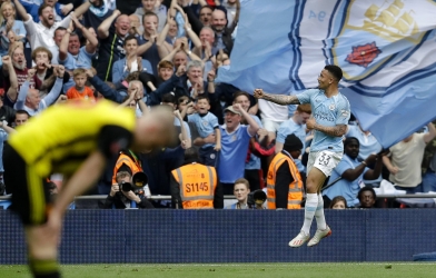 Vùi dập Watford, Man City hoàn tất cú ăn ba lịch sử