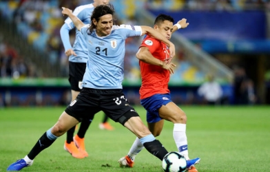 Hạ gục Chile, Uruguay vào Tứ kết với ngôi nhất bảng