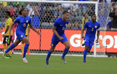 Siêu phẩm phút bù giờ đưa Curacao lọt vào Tứ kết Gold Cup