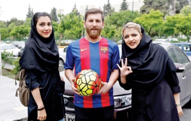 Chàng trai giống hệt Messi bị buộc tội lên giường với 23 cô gái