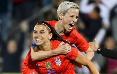 Tổng thống Donald Trump chỉ trích đội trưởng đội tuyển Mỹ