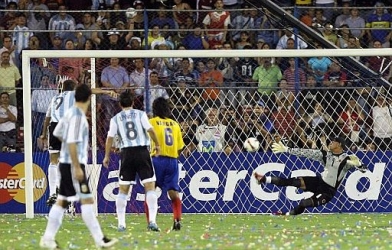 Tiền đạo Argentina sút trượt 3 quả penalty một trận ở Copa America
