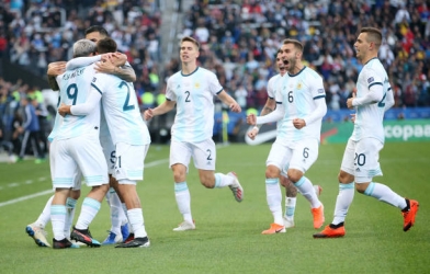 Argentina hạ gục Chile trong ngày Messi nhận thẻ đỏ trực tiếp