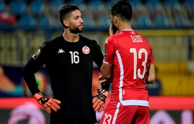 Thủ môn không muốn ra sân khi bị thay người tại CAN Cup