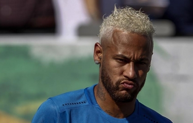 Nợ 1 tỷ USD, Barca hết cơ hội chiêu mộ Neymar?