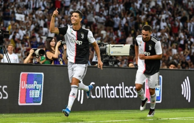Ronaldo lập công, Juventus vẫn thua Tottenham sau cơn mưa bàn thắng