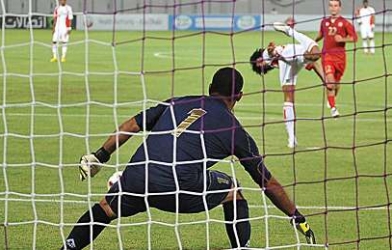 VIDEO: Cú sút penalty ở tư thế quay lưng cực ngẫu hứng và ảo diệu