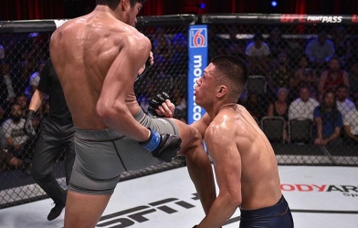 Lĩnh trọn cú lên gối 'tử thần', võ sĩ gốc Việt nằm im bất động