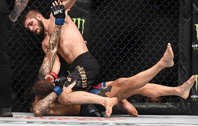 UFC 242: 'Đại bàng Nga' Khabib tái xuất hoàn hảo với thắng lợi chóng vánh