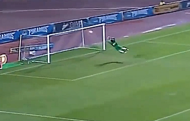 VIDEO: Thủ môn Ai Cập bay như người nhện, cản phá 'đỉnh nhất mọi thời đại'