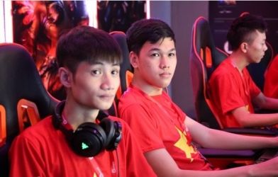 Hồng Anh & Chim Sẻ Đi Nắng tái xuất ở giải AOE trên đất Trung Quốc