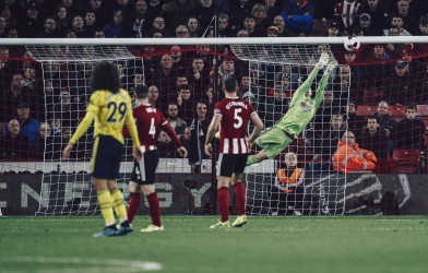 Bảng xếp hạng Ngoại hạng Anh vòng 9: MU & Arsenal tụt hạng