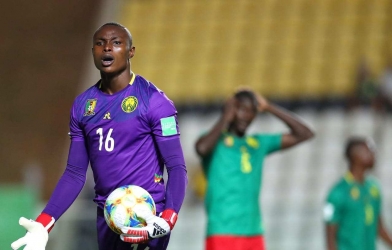 VIDEO: Màn phối hợp đá phạt độc nhất vô nhị, nhưng cái kết quá đen