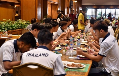 U22 Thái Lan thiếu đồ ăn, nước uống ở SEA Games 30