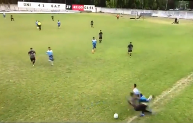 VIDEO: Hỗn chiến ghê rợn sau pha vào bóng đậm chất 'đồ tể'