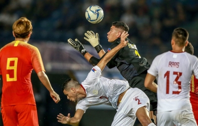 Thủ môn Đông Nam Á lọt tầm ngắm của đội bóng Ngoại hạng Anh