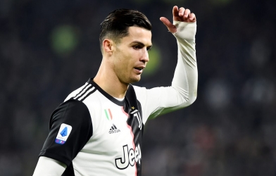 Ronaldo bị loại khỏi đội hình xuất sắc nhất năm của FIFA 20