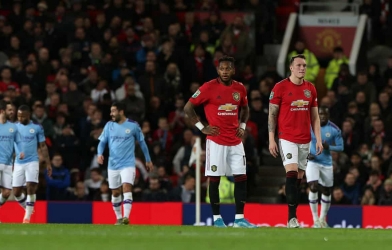 MU thua tan nát trên sân nhà ở bán kết Cúp Liên đoàn