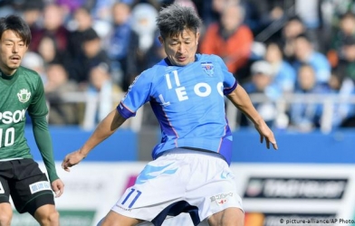 Cầu thủ già nhất thế giới lập kỷ lục vô tiền khoáng hậu