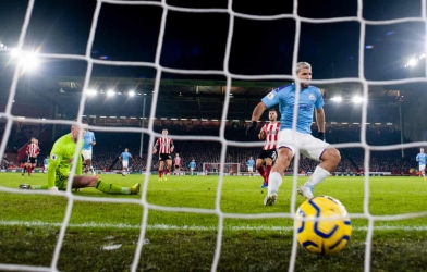 Aguero cứu vớt hy vọng vô địch cho Man City