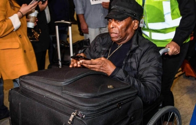 Huyền thoại Pele trầm cảm vì không thể đi lại