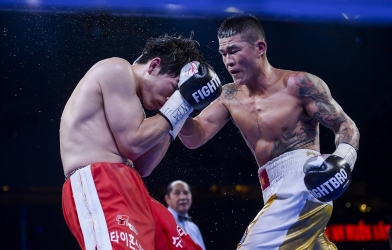 Đánh gục võ sĩ Thái Lan, Trương Đình Hoàng lập chiến tích lịch sử