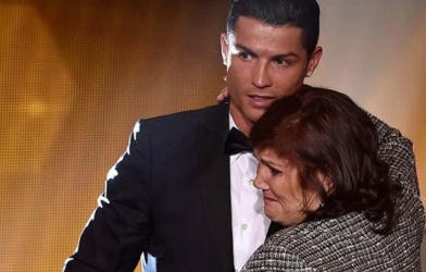 Mẹ Ronaldo nhập viện vì đột quỵ