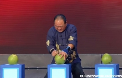 VIDEO: Võ sư Thiếu Lâm dùng 'nhất dương chỉ' lập kỷ lục Guinness