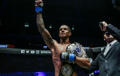 Tinh thần chiến binh đã đưa Adriano Moraes đến sự vĩ đại