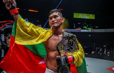 ‘Mãng Xà Miến Điện’ Aung La N Sang: Nhà vô địch tôi luyện từ sự cần cù