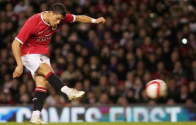 VIDEO: Ronaldo đá phạt 'cháy lưới' đội Ngôi sao châu Âu