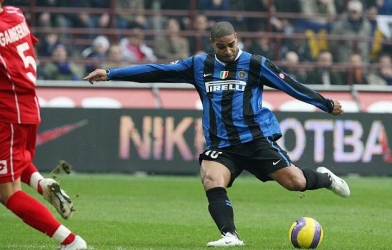 VIDEO: Những cú sút như búa bổ của 'Hoàng đế' Adriano