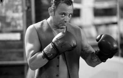 Huyền thoại võ thuật 112 trận thắng 'tẩn' 3 tên côn đồ nhập viện