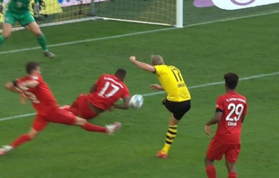 Dortmund bị cướp trắng một quả penalty trong trận thua Bayern