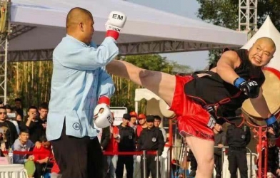 VIDEO: Bại tướng của Từ Hiểu Đông thua thảm trước 'Lỗ Trí Thâm' như tấu hài