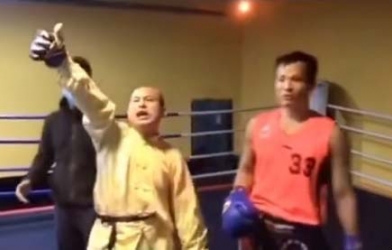 VIDEO: Võ sư Trung Quốc ăn mừng điên dại dù bị đánh thua tơi tả