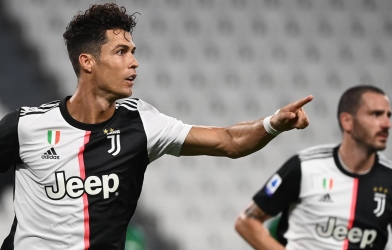 Ronaldo thiết lập hàng loạt kỷ lục sau cú đúp penalty