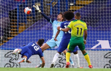 Giroud tỏa sáng, Chelsea xây chắc vị trí thứ 3