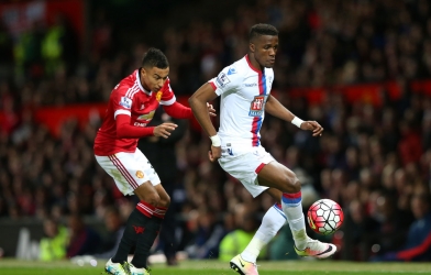 MU kiếm bộn tiền nhờ 'hàng thừa' năm 2015