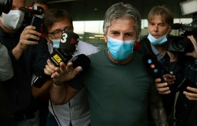 Bố Messi nói với Bartomeu: 'Con trai tôi không ở lại Barca'