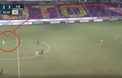 VIDEO: Tuyệt phẩm sút xa thách thức giới hạn trí tưởng tượng