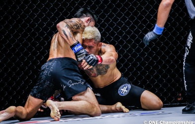 Báo thế giới tung hô võ sĩ gốc Việt sau màn tranh đai lịch sử