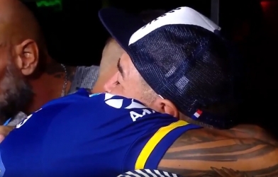 VIDEO: Khoảnh khắc chia tay cuối cùng giữa Tevez và Maradona