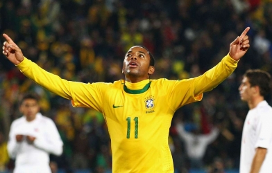 Robinho bị tuyên án 9 năm tù vì tội hiếp dâm