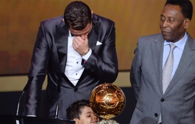 Pele gửi lời nhắn cho Ronaldo sau khi bị phá kỷ lục
