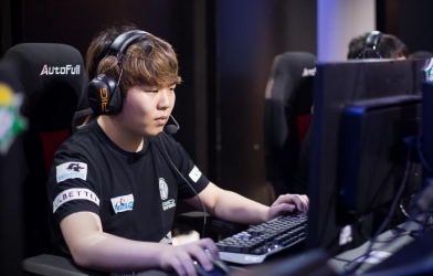 Rookie - Hành trình đầy gian nan của người đi đường giữa số 1 Thế Giới