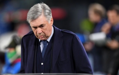 Thắng 4-0, HLV Carlo Ancelotti vẫn bị sa thải