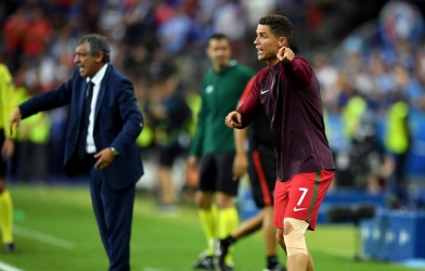 Ronaldo: 'Làm HLV, tôi sẽ dạy học trò rê bóng, sút và ghi bàn'