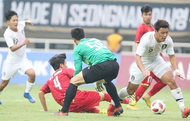 NÓNG: 'Hung thần' U19 VN Hwang Hee-Chan sắp cập bến NHA 