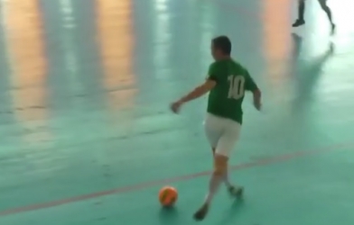 VIDEO: Pha rabona gây cười nhất sân bóng Futsal năm 2019